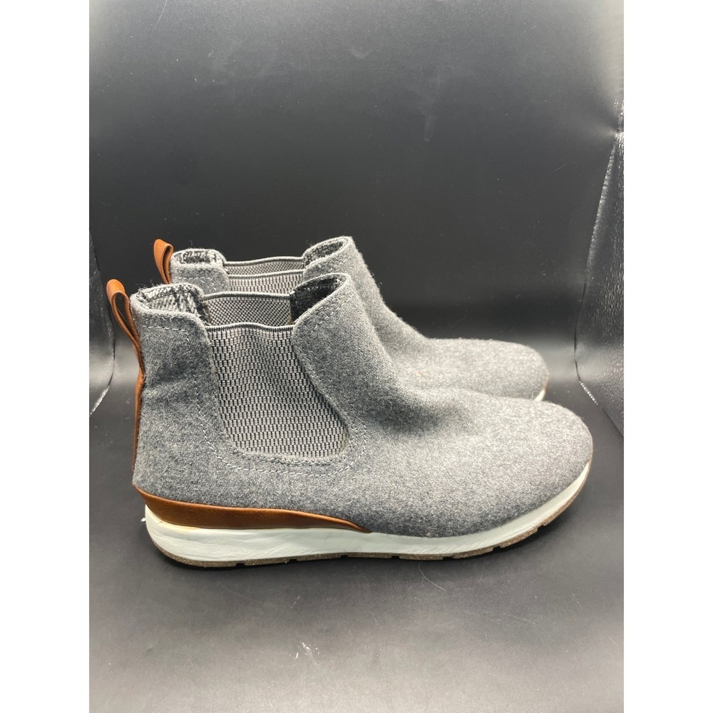 b.o.c. Born Concept Gray Wool Felt Chelsea Ankle Boots YH9222 Womens Size 8-9